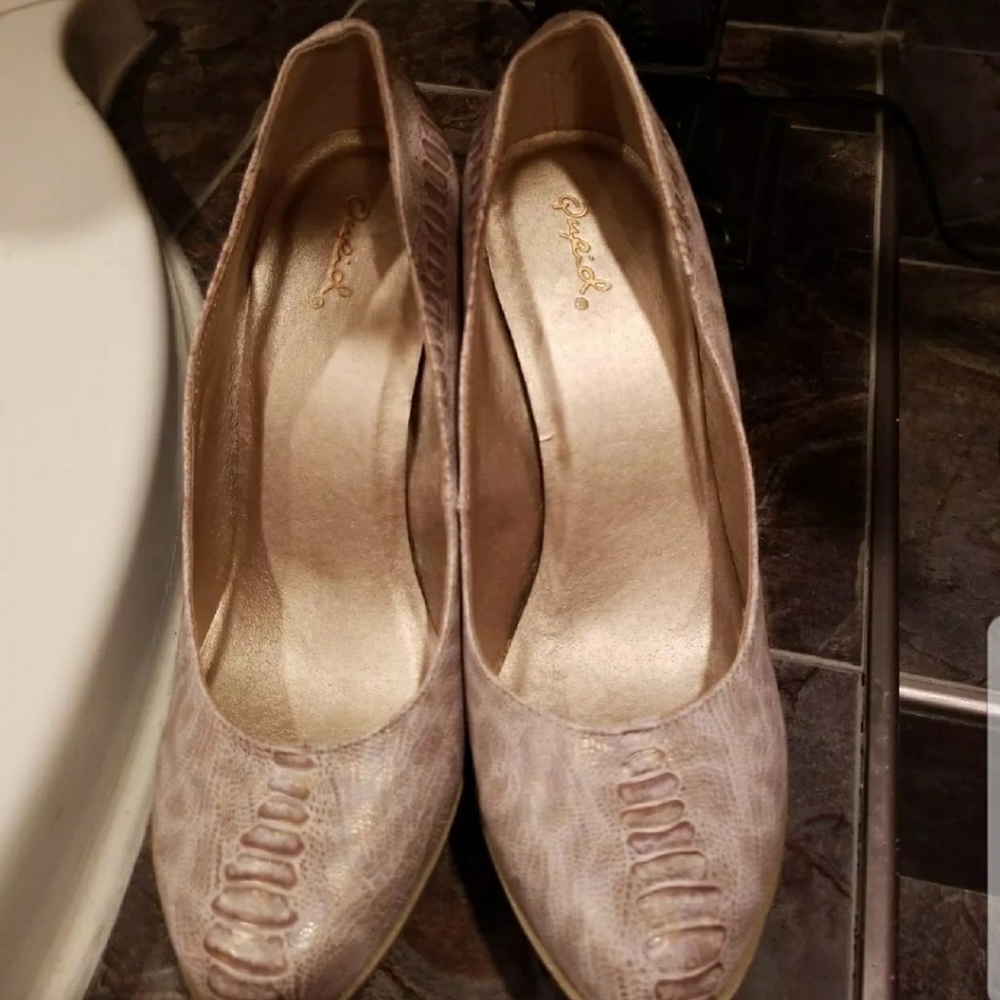 Heels - Picture 2 of 4